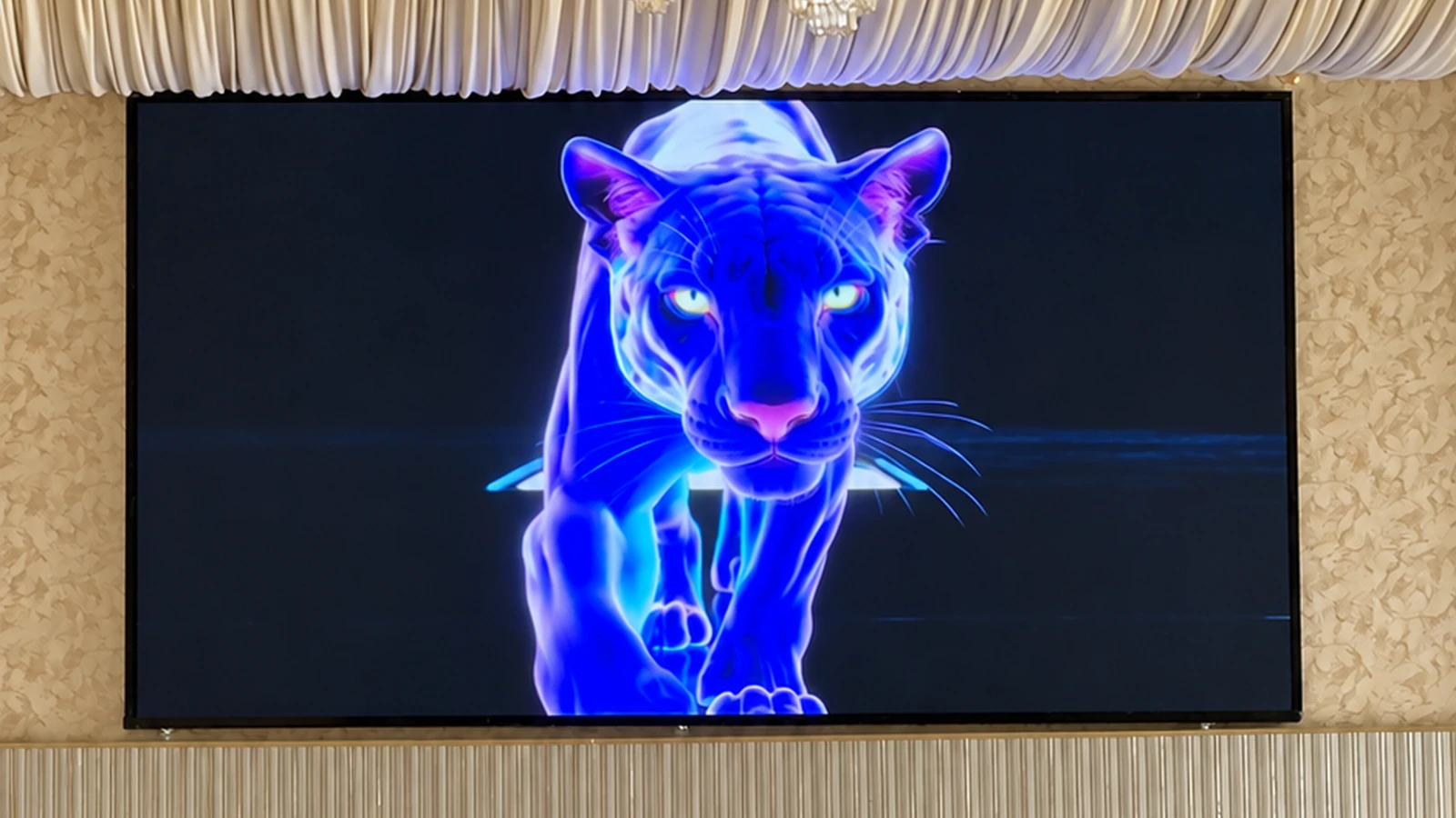 Grand Diva salonundaki SevenLED iç mekân LED ekran uygulaması